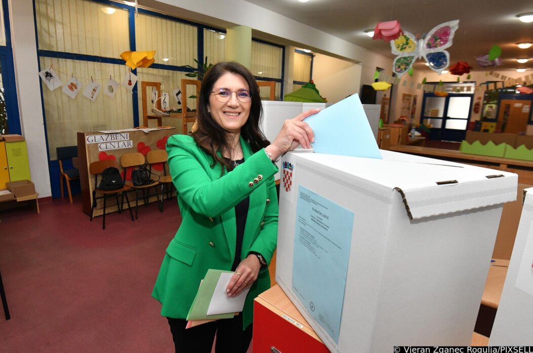Čakovec: Gradonačelnica Ljerka Cividini izašla na glasovanje Čakovec: Gradonačelnica Ljerka Cividini izašla na glasovanje
