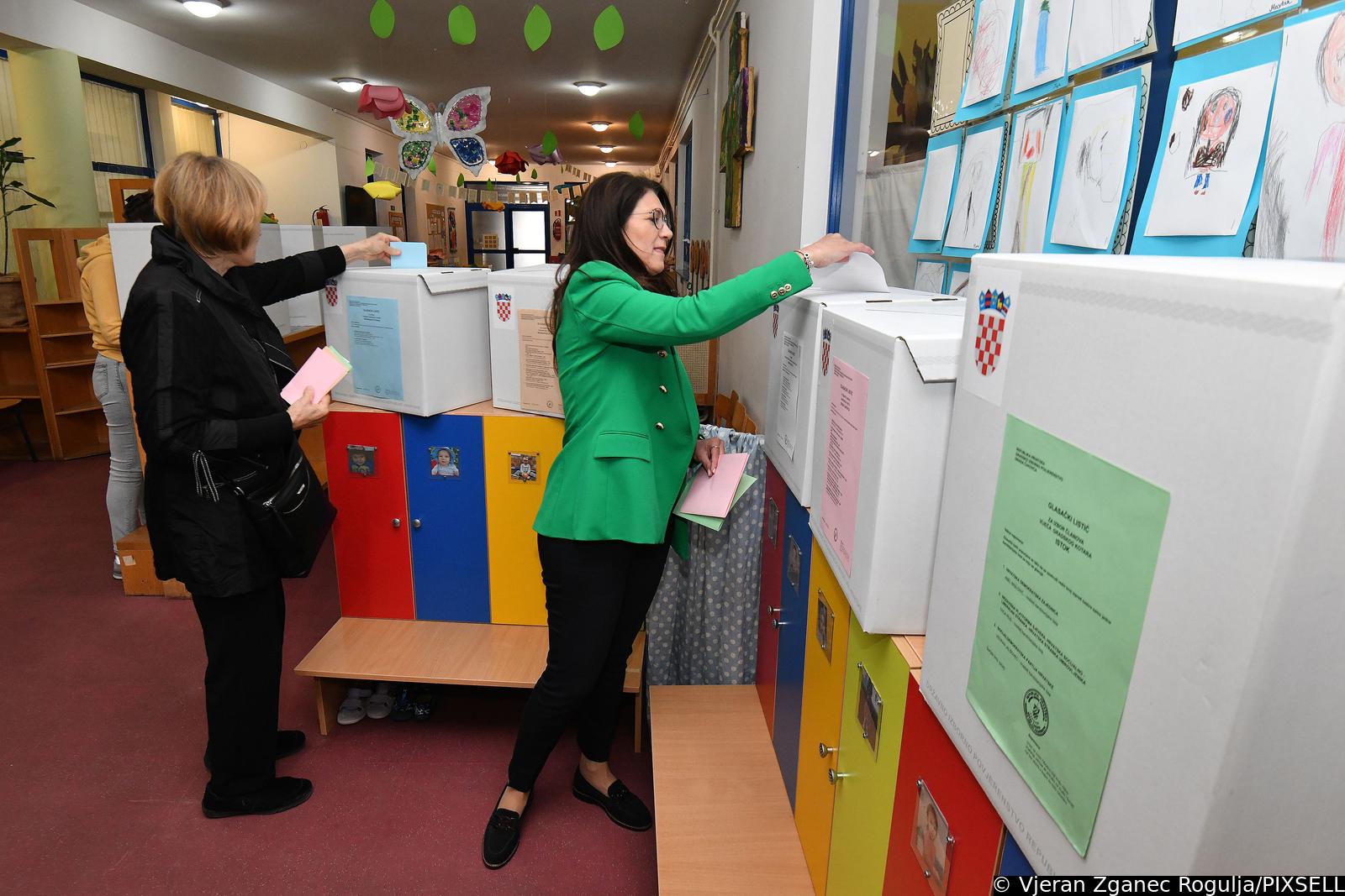 Čakovec: Gradonačelnica Ljerka Cividini izašla na glasovanje Čakovec: Gradonačelnica Ljerka Cividini izašla na glasovanje
