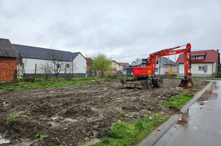 Lokacija budućeg parkirališta nakon rušenja stare kuće (1)