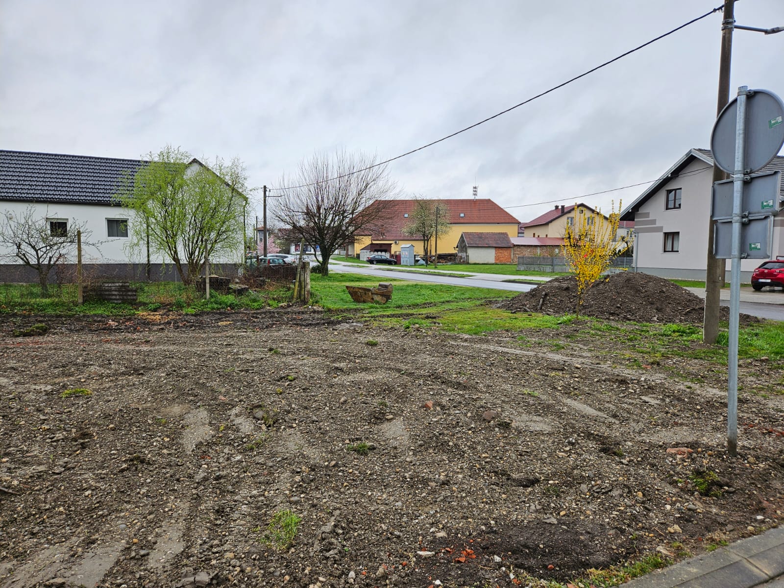 Lokacija budućeg parkirališta nakon rušenja stare kuće (1)