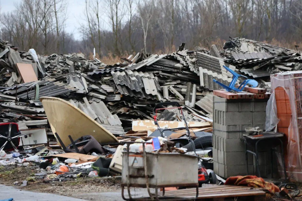 Lončarevo naselje Podturen 8 azbest