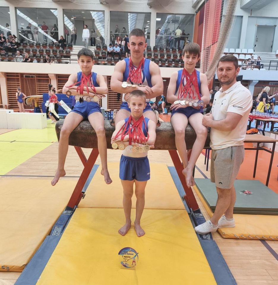 MACANOVCI U SPLITU Čak 40 medalja za GK Marijan Zadravec Macan na jakom međunarodnom turniru (2) MACANOVCI U SPLITU Čak 40 medalja za GK Marijan Zadravec Macan na jakom međunarodnom turniru (2)
