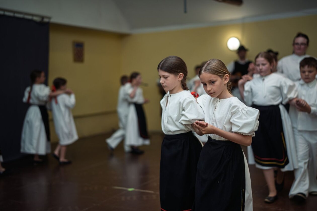 ‘MAJCI NA DAR’ Deset godina dječje folklorne radosti u Donjem Vidovcu (10) ‘MAJCI NA DAR’ Deset godina dječje folklorne radosti u Donjem Vidovcu (10)