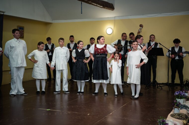 ‘MAJCI NA DAR’ Deset godina dječje folklorne radosti u Donjem Vidovcu (15)