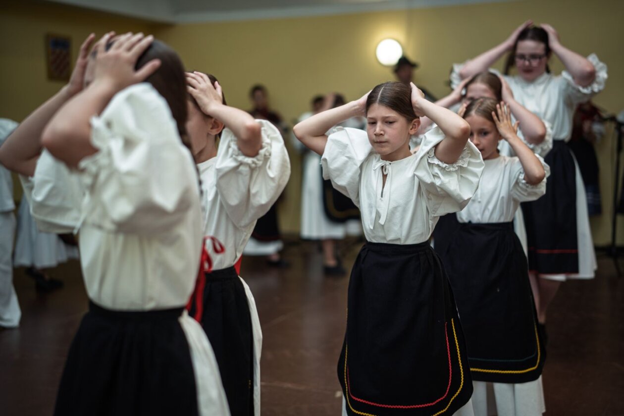 ‘MAJCI NA DAR’ Deset godina dječje folklorne radosti u Donjem Vidovcu (18) ‘MAJCI NA DAR’ Deset godina dječje folklorne radosti u Donjem Vidovcu (18)