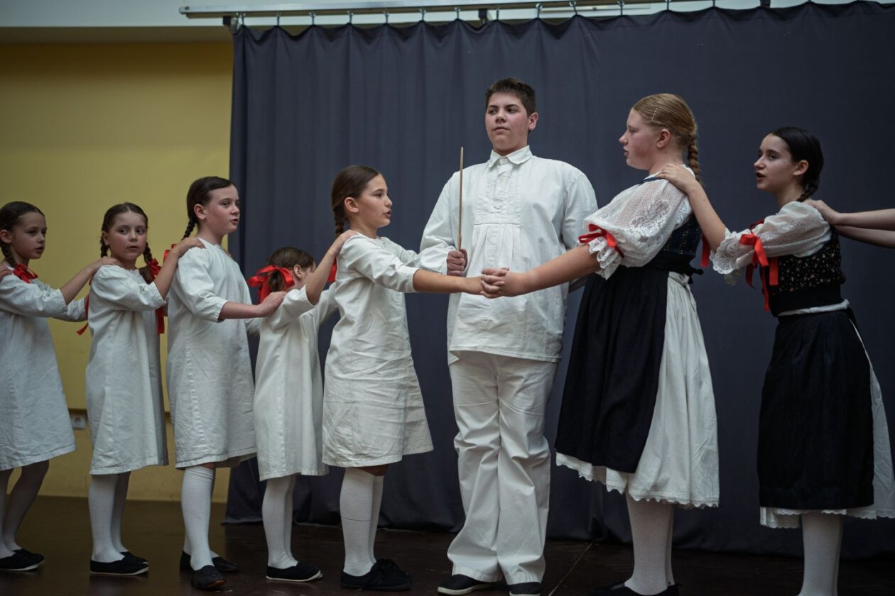 ‘MAJCI NA DAR’ Deset godina dječje folklorne radosti u Donjem Vidovcu (2) ‘MAJCI NA DAR’ Deset godina dječje folklorne radosti u Donjem Vidovcu (2)