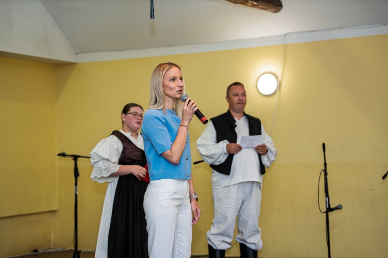 ‘MAJCI NA DAR’ Deset godina dječje folklorne radosti u Donjem Vidovcu (3) ‘MAJCI NA DAR’ Deset godina dječje folklorne radosti u Donjem Vidovcu (3)