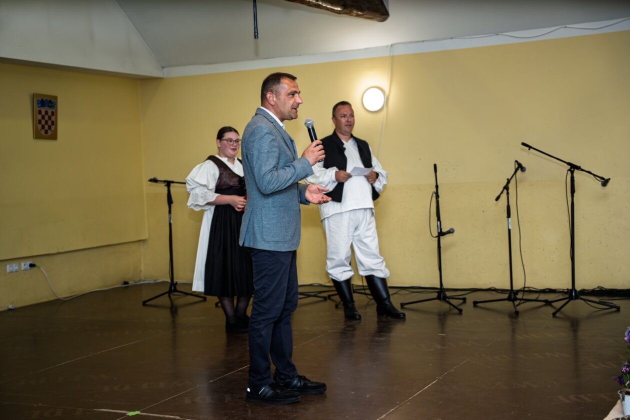 ‘MAJCI NA DAR’ Deset godina dječje folklorne radosti u Donjem Vidovcu (5) ‘MAJCI NA DAR’ Deset godina dječje folklorne radosti u Donjem Vidovcu (5)