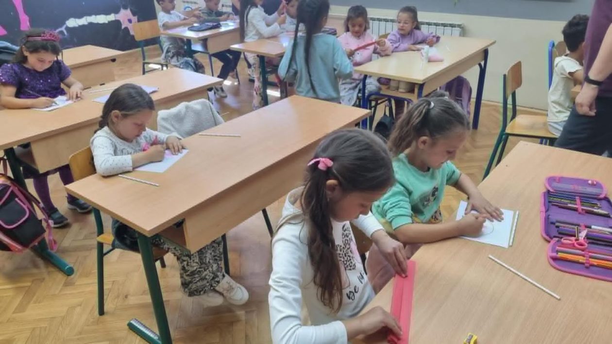 MAJČIN DAN Mališani iz Pirga i osnovnoškolci zajedno izrađivali poklone za mame (1)