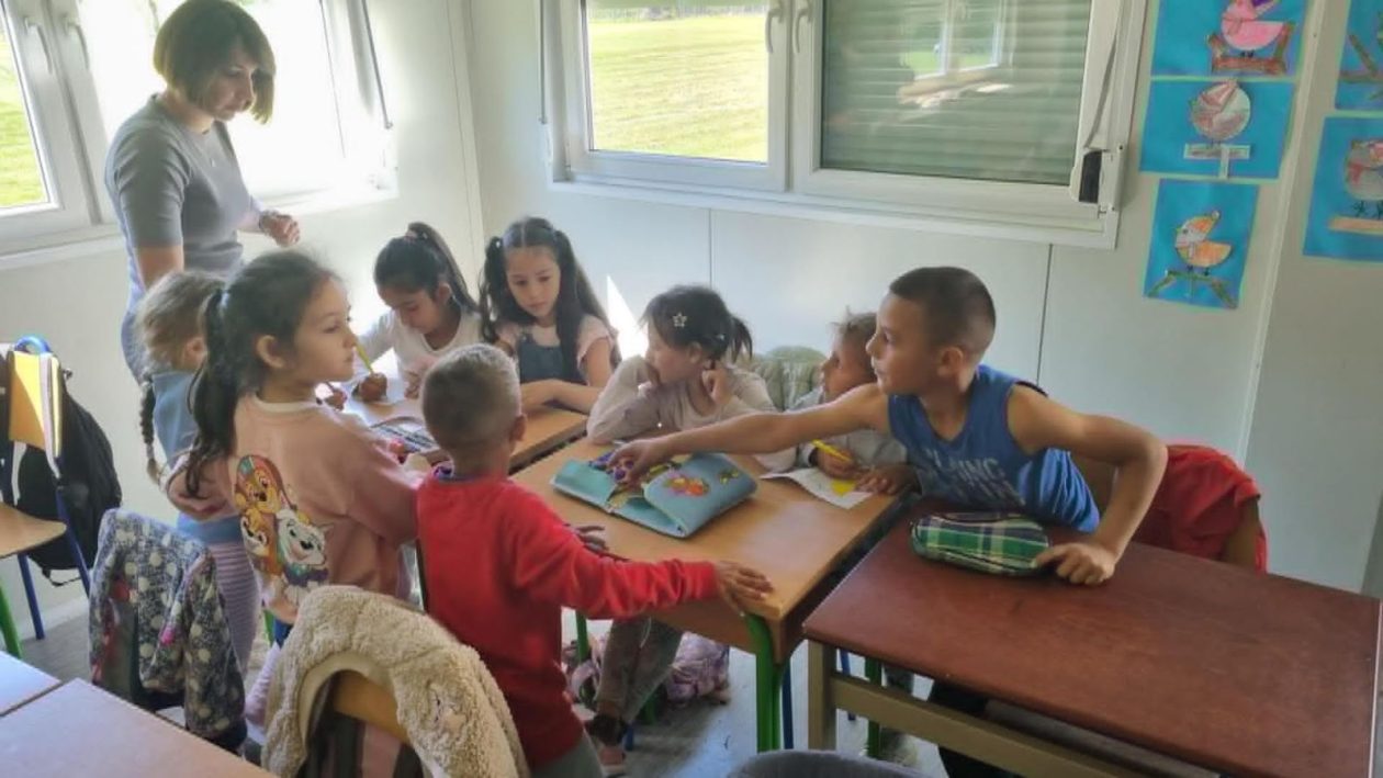 MAJČIN DAN Mališani iz Pirga i osnovnoškolci zajedno izrađivali poklone za mame (11)