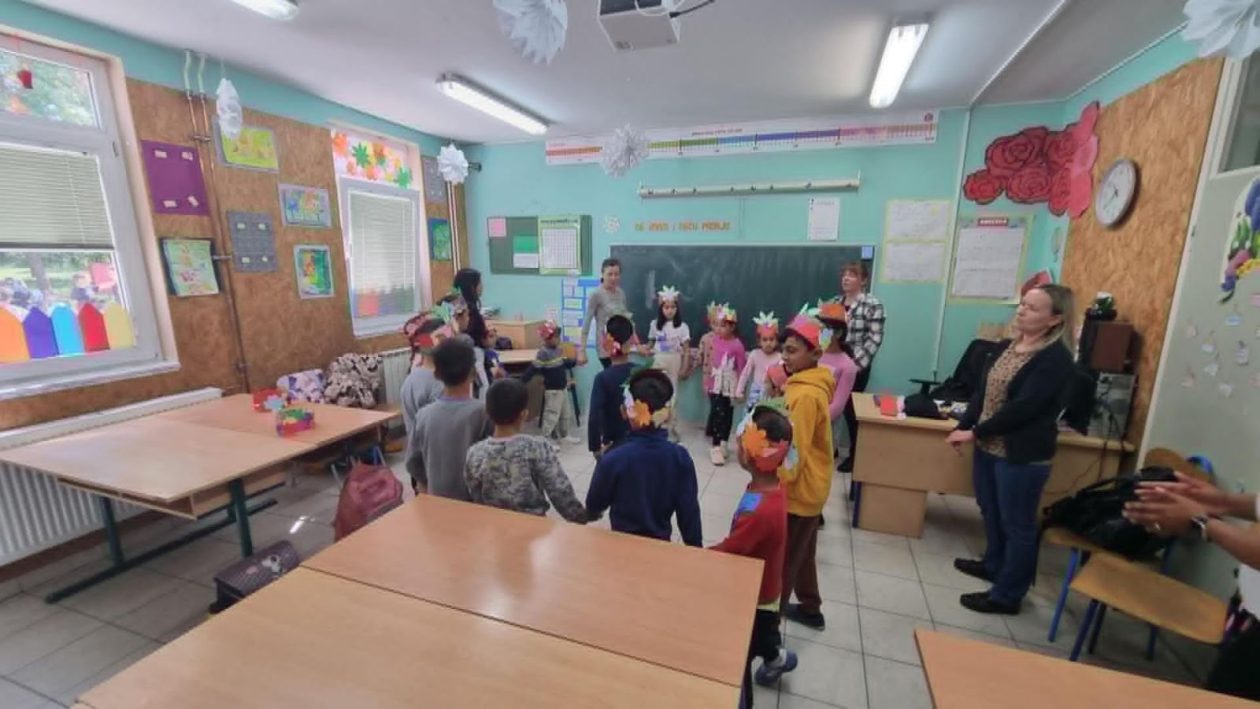 MAJČIN DAN Mališani iz Pirga i osnovnoškolci zajedno izrađivali poklone za mame (13)