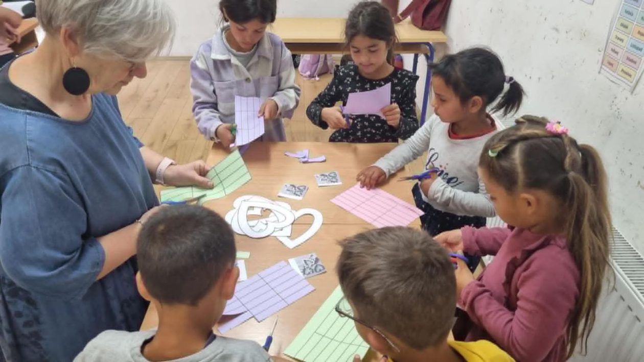MAJČIN DAN Mališani iz Pirga i osnovnoškolci zajedno izrađivali poklone za mame (3)