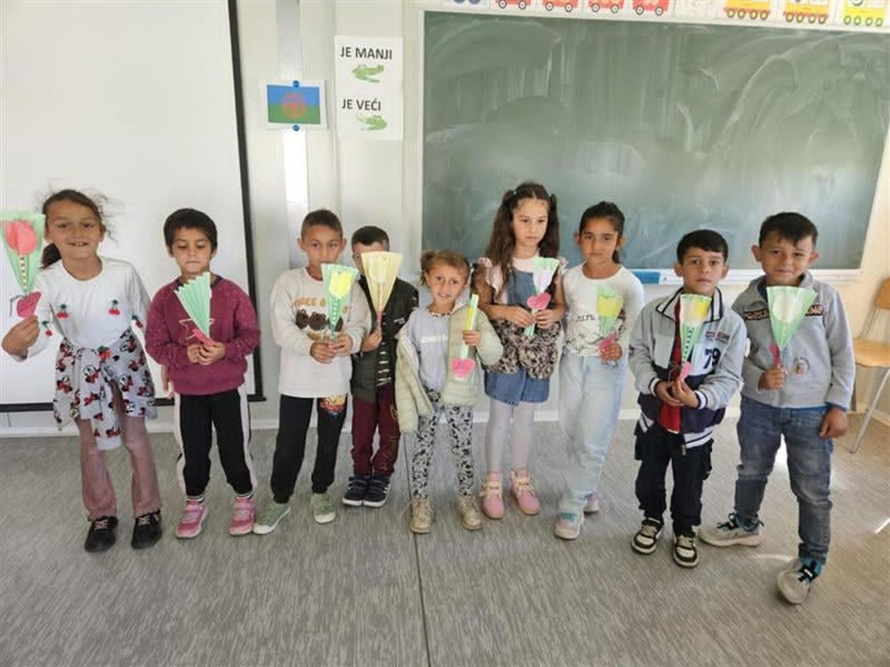 MAJČIN DAN Mališani iz Pirga i osnovnoškolci zajedno izrađivali poklone za mame (4)
