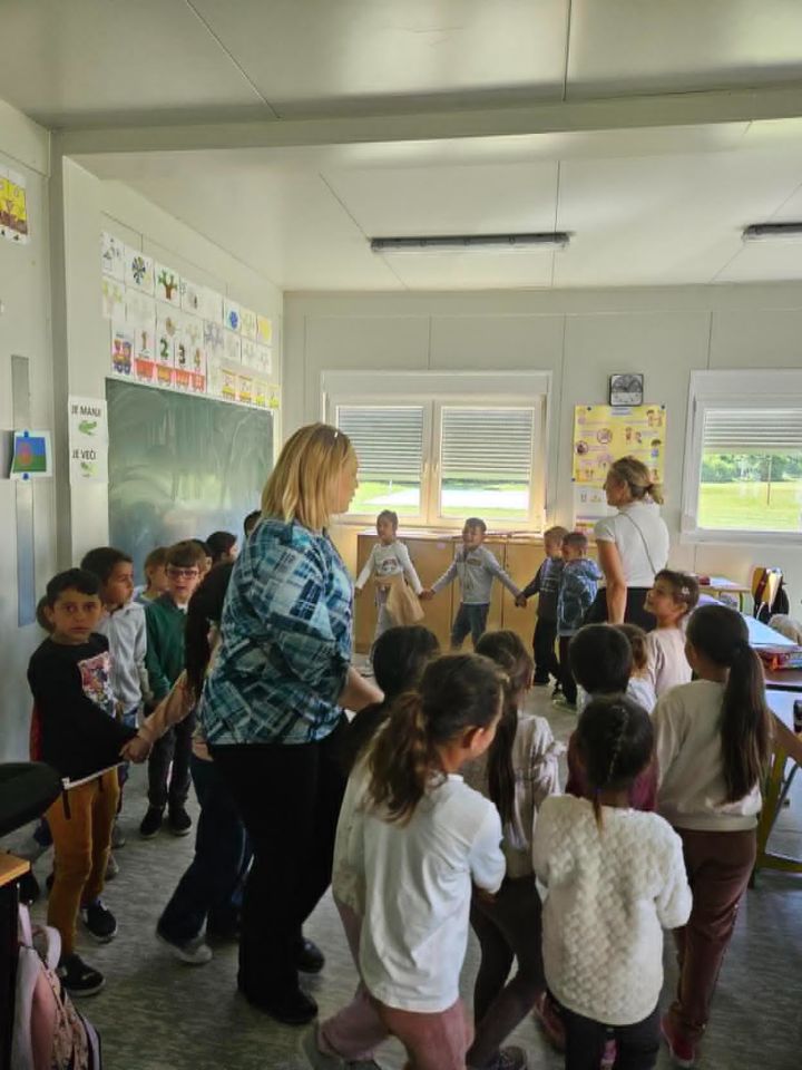 MAJČIN DAN Mališani iz Pirga i osnovnoškolci zajedno izrađivali poklone za mame (5)