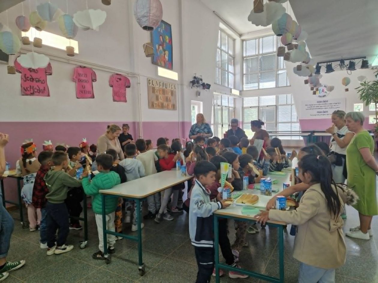 MAJČIN DAN Mališani iz Pirga i osnovnoškolci zajedno izrađivali poklone za mame (9)