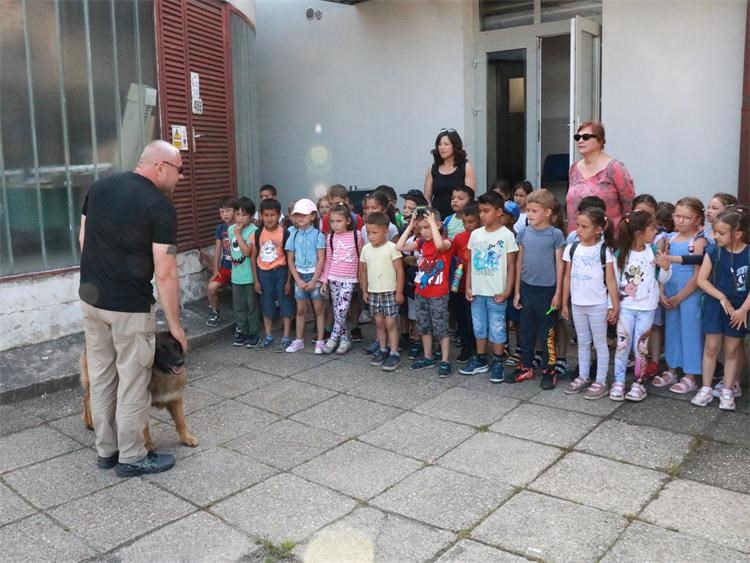 MALA ŠKOLA POLICIJE Predškolci iz Pribislavca upoznali rad policije (15)
