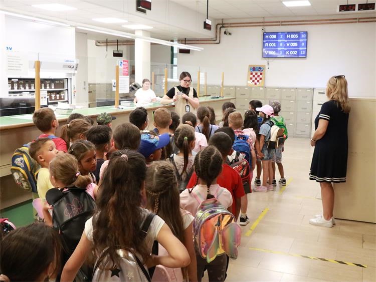 MALA ŠKOLA POLICIJE Predškolci iz Pribislavca upoznali rad policije (9)