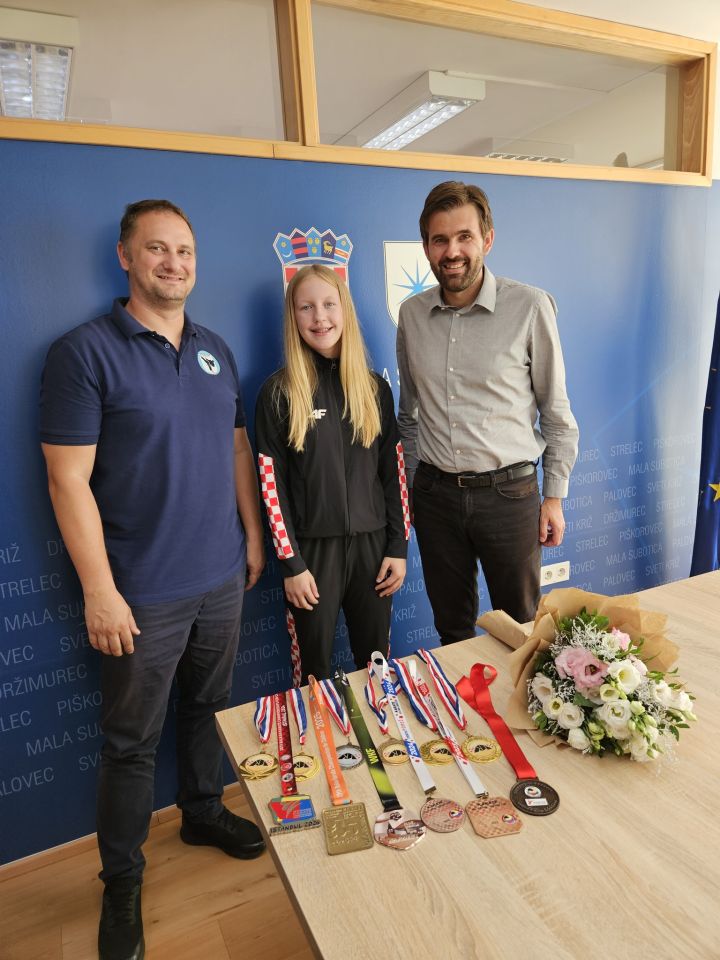 MALA SUBOTICA Načelnik Škvorc primio dvostruku balkansku prvakinju Tesu Balog (5) MALA SUBOTICA Načelnik Škvorc primio dvostruku balkansku prvakinju Tesu Balog (5)