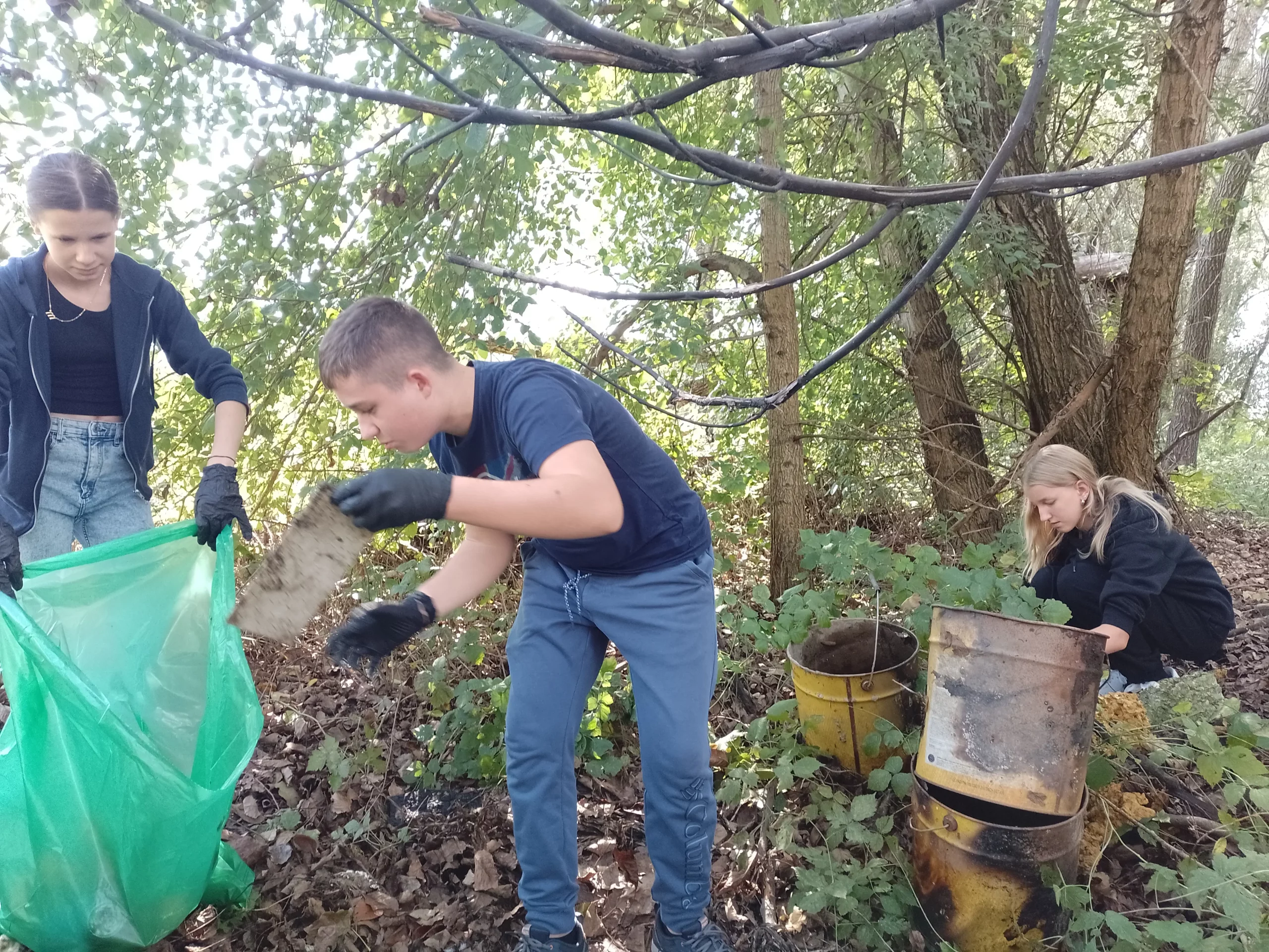 MALA SUBOTICA Pridružili se globalnoj akciji čišćenja Prikupljeno 327 kg otpada (5) MALA SUBOTICA Pridružili se globalnoj akciji čišćenja Prikupljeno 327 kg otpada (5)
