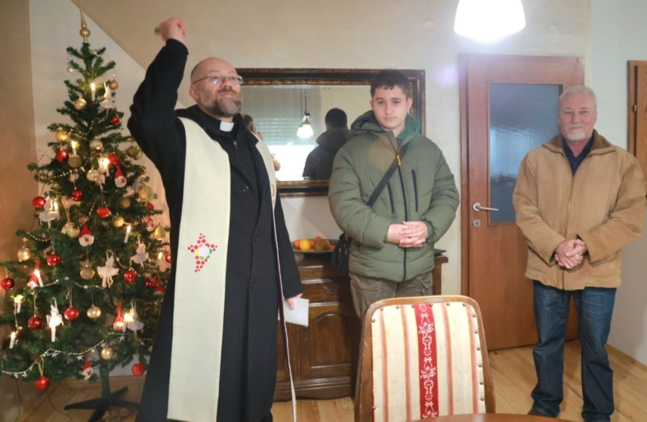 MALA SUBOTICA Zimski ugođaj dao poseban pečat blagoslovu kuća (6) MALA SUBOTICA Zimski ugođaj dao poseban pečat blagoslovu kuća (6)