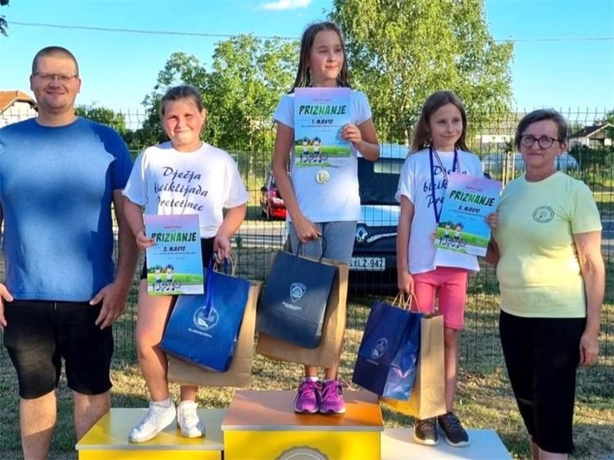 MALI BICIKLISTI NA POLIGONU Dječja biciklijada u Pretetincu spojila zabavu i edukaciju (11)