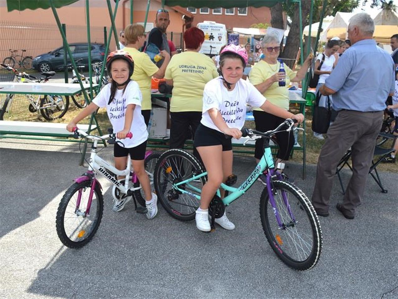 MALI BICIKLISTI NA POLIGONU Dječja biciklijada u Pretetincu spojila zabavu i edukaciju (7) MALI BICIKLISTI NA POLIGONU Dječja biciklijada u Pretetincu spojila zabavu i edukaciju (7)