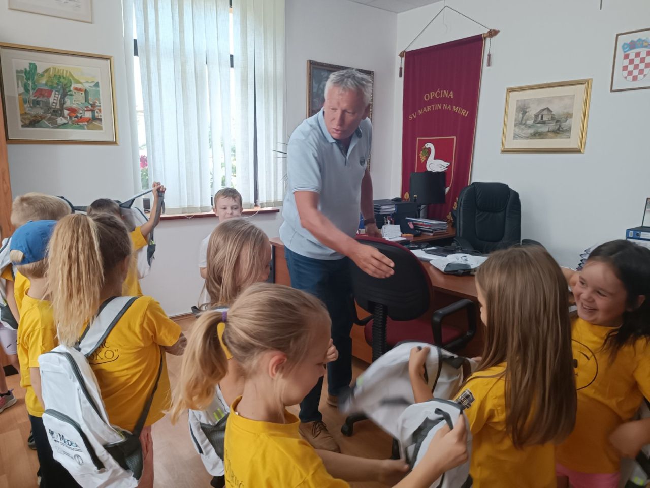 MALI OLIMPIJCI Načelnik Srša primio djecu iz DV Smješko (2)