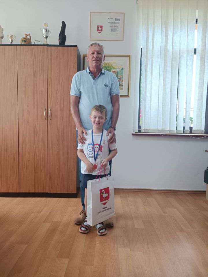 MALI OLIMPIJCI Načelnik Srša primio djecu iz DV Smješko (3)