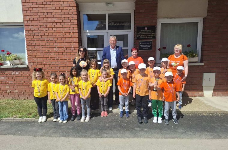 MALI PRVACI Načelnik Srša ugostio nogometne nade iz Svetog Martina na Muri (1)