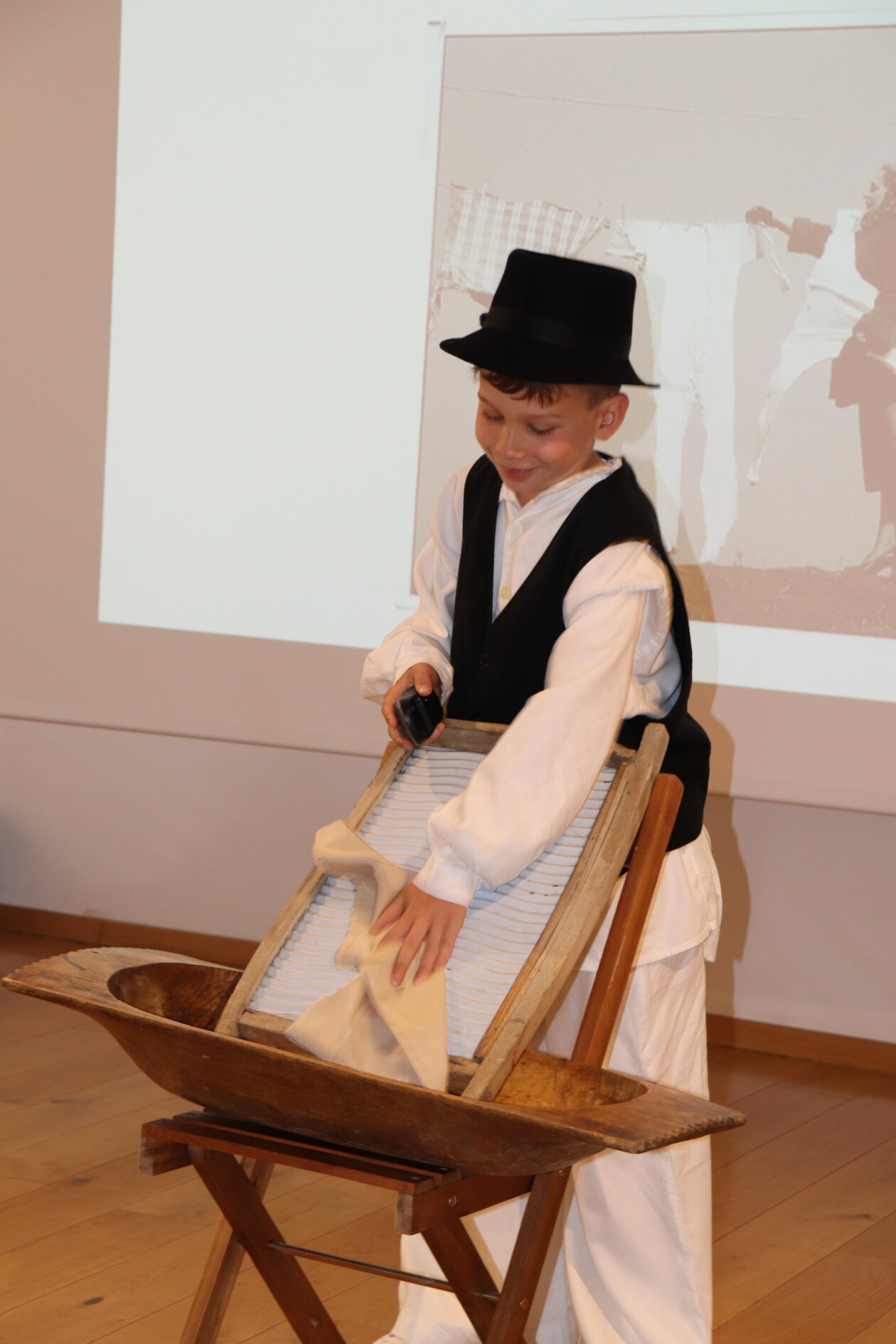 MALI SKOLSKI KUSTOSI (14)