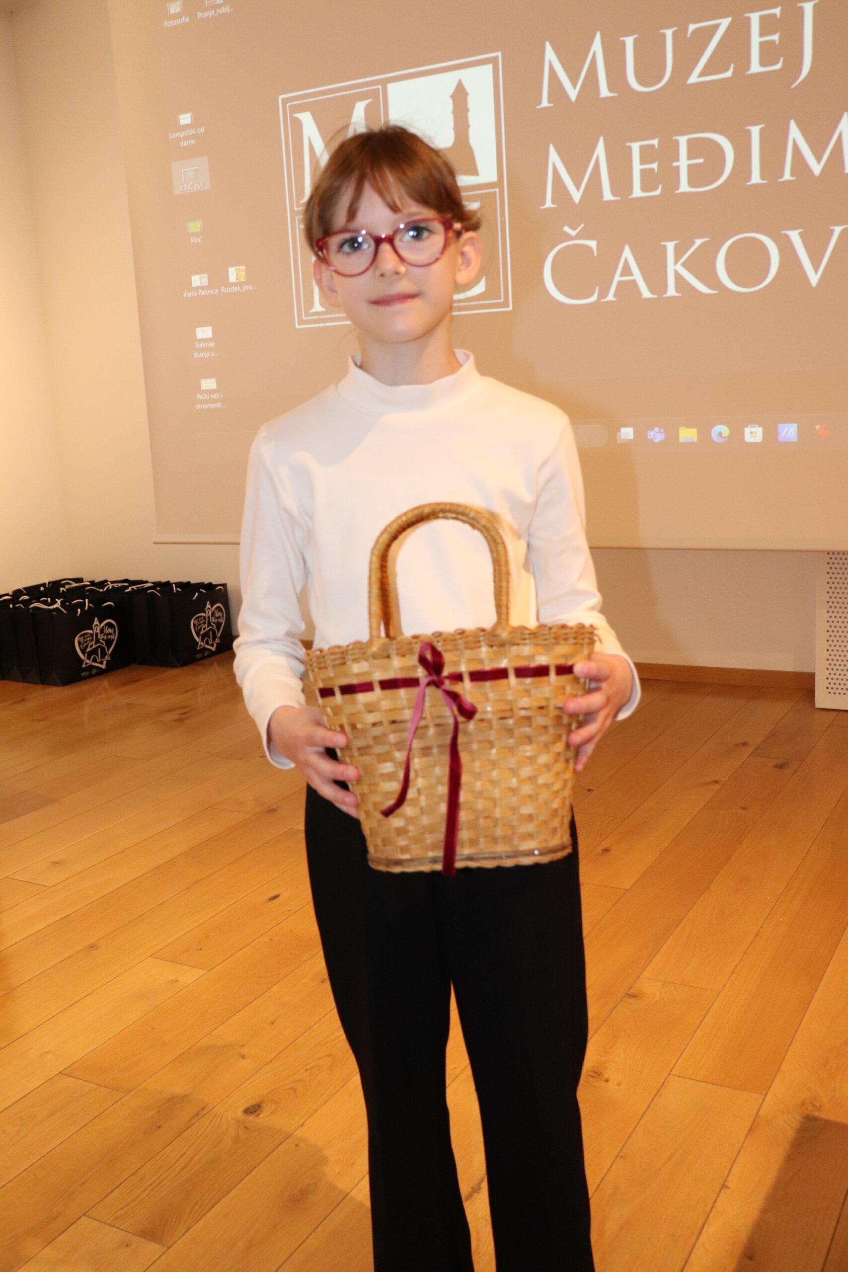 MALI SKOLSKI KUSTOSI (17) MALI SKOLSKI KUSTOSI (17)