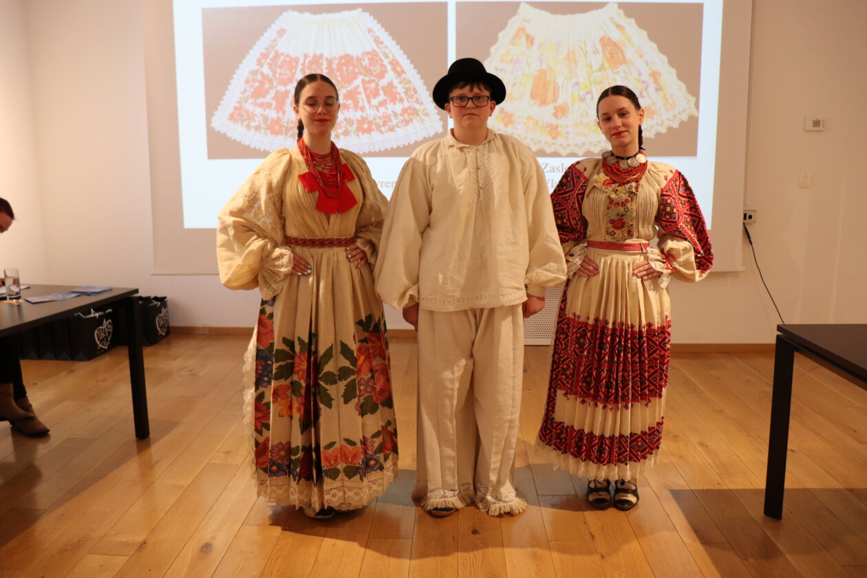 MALI SKOLSKI KUSTOSI (18)