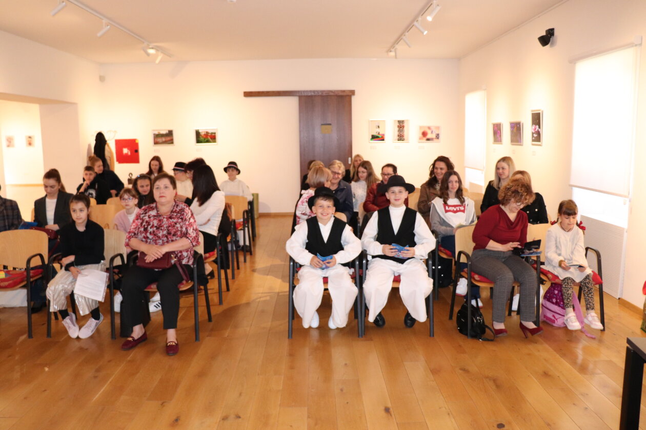 MALI SKOLSKI KUSTOSI (2)