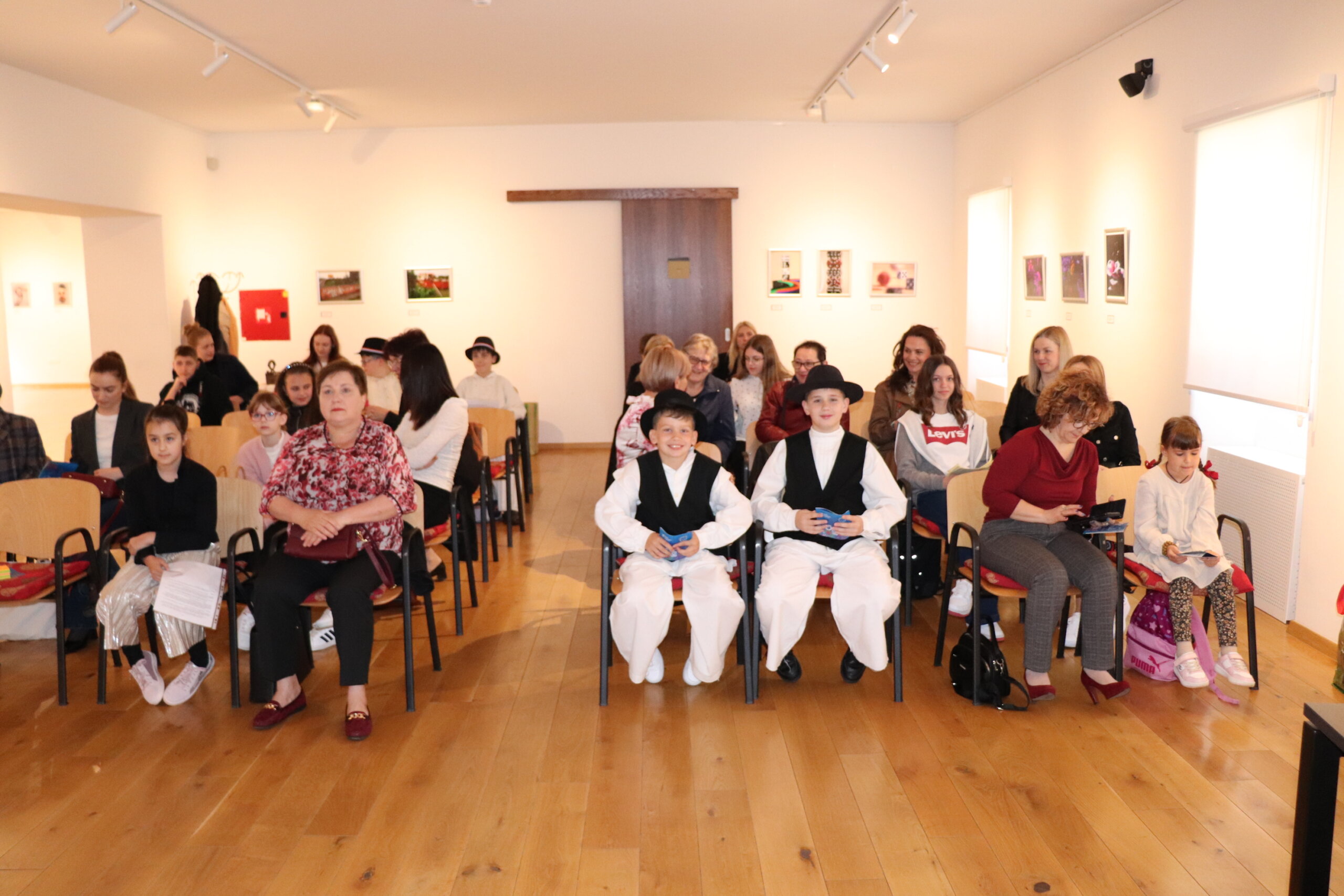 MALI SKOLSKI KUSTOSI (2) MALI SKOLSKI KUSTOSI (2)