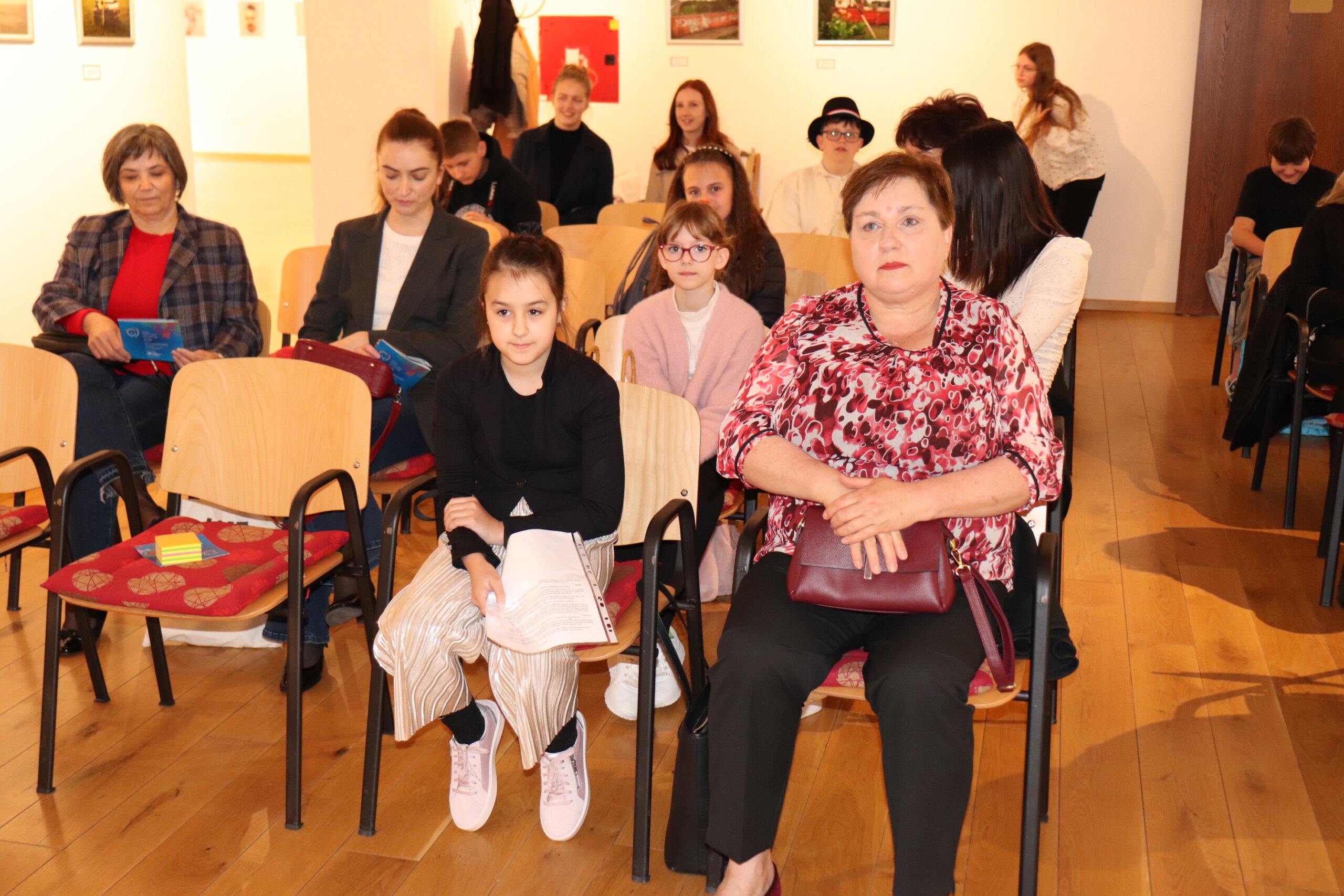 MALI SKOLSKI KUSTOSI (4) MALI SKOLSKI KUSTOSI (4)