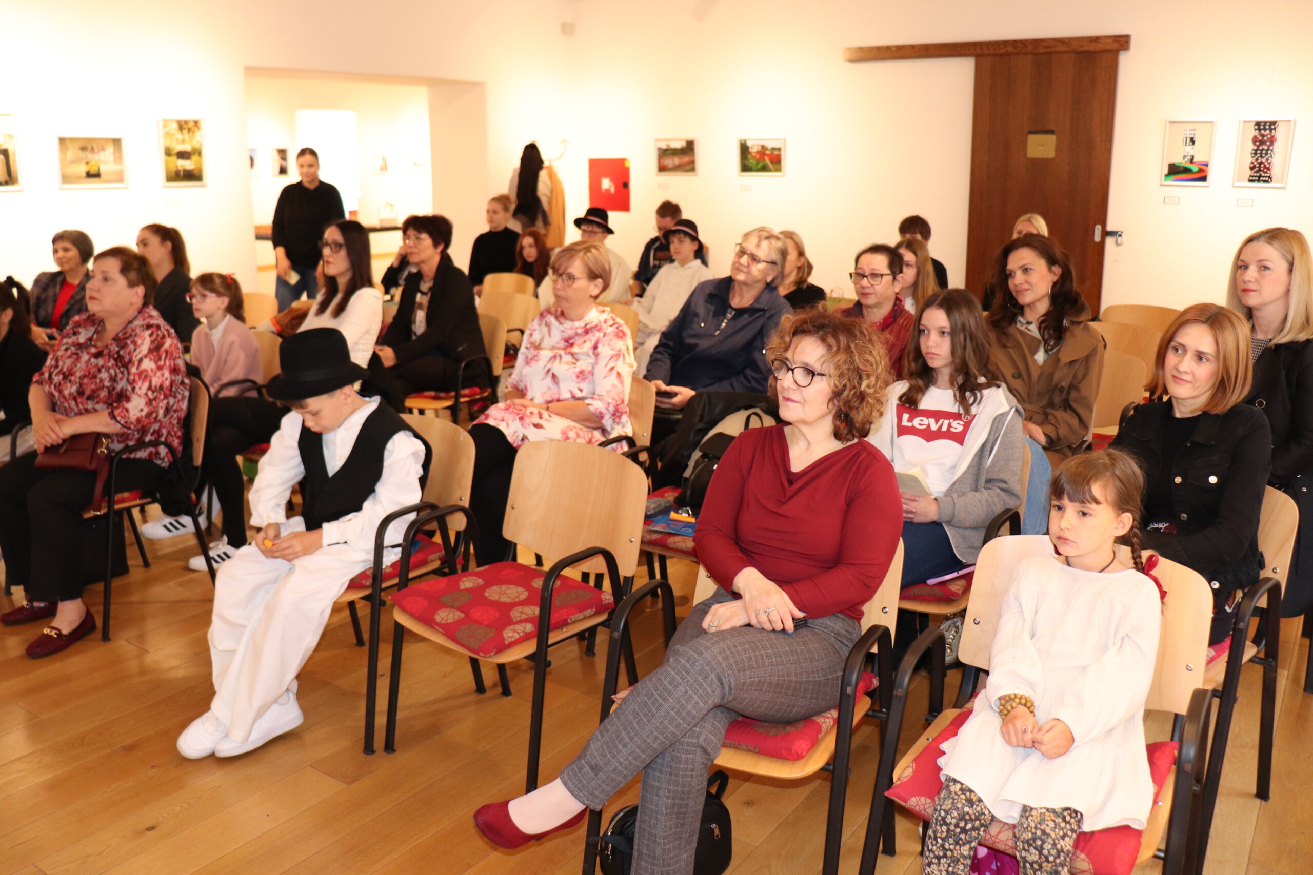 MALI SKOLSKI KUSTOSI (8) MALI SKOLSKI KUSTOSI (8)