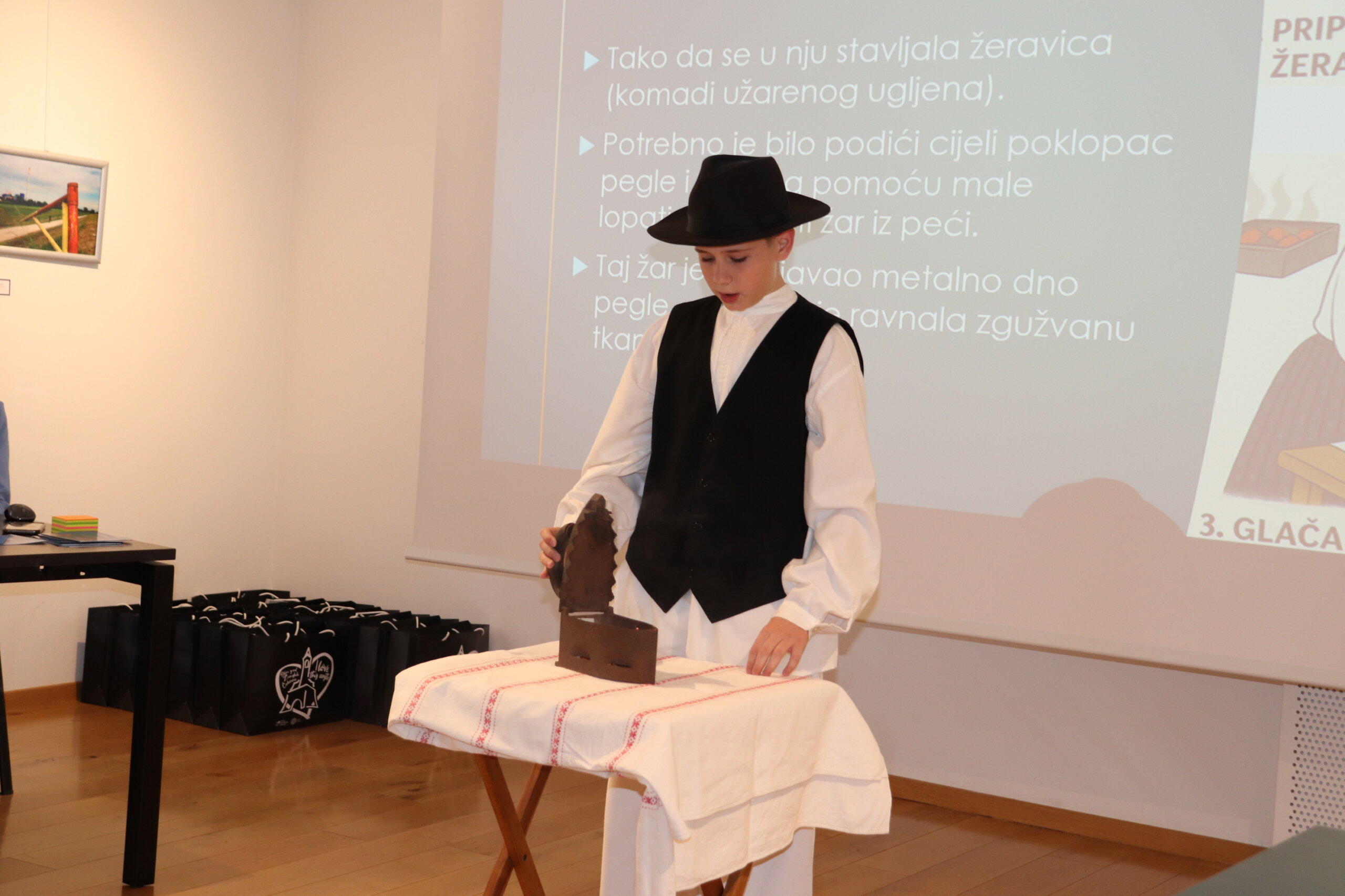 MALI SKOLSKI KUSTOSI (9) MALI SKOLSKI KUSTOSI (9)