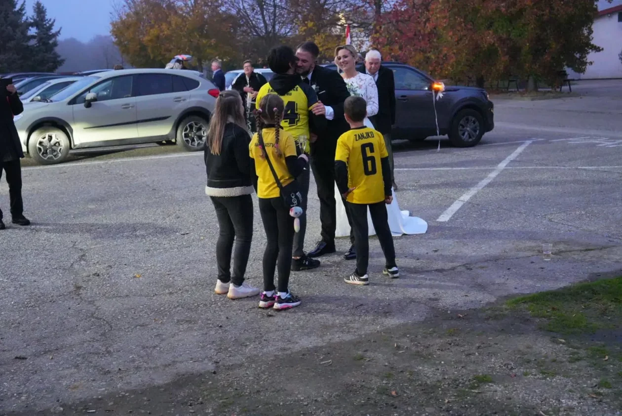 MALI ŽIBEKI IZNENADILI TRENERA FILIPA Dirljiv špalir (1) MALI ŽIBEKI IZNENADILI TRENERA FILIPA Dirljiv špalir (1)