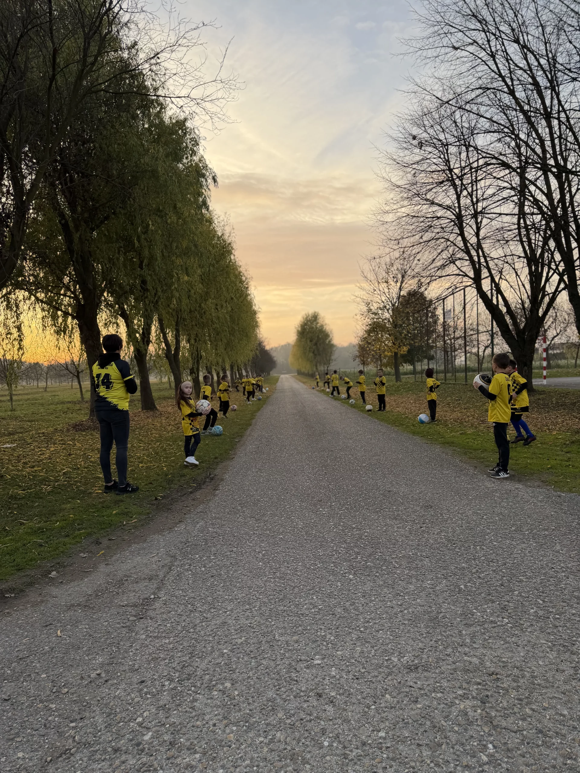 MALI ŽIBEKI IZNENADILI TRENERA FILIPA Dirljiv špalir (11)
