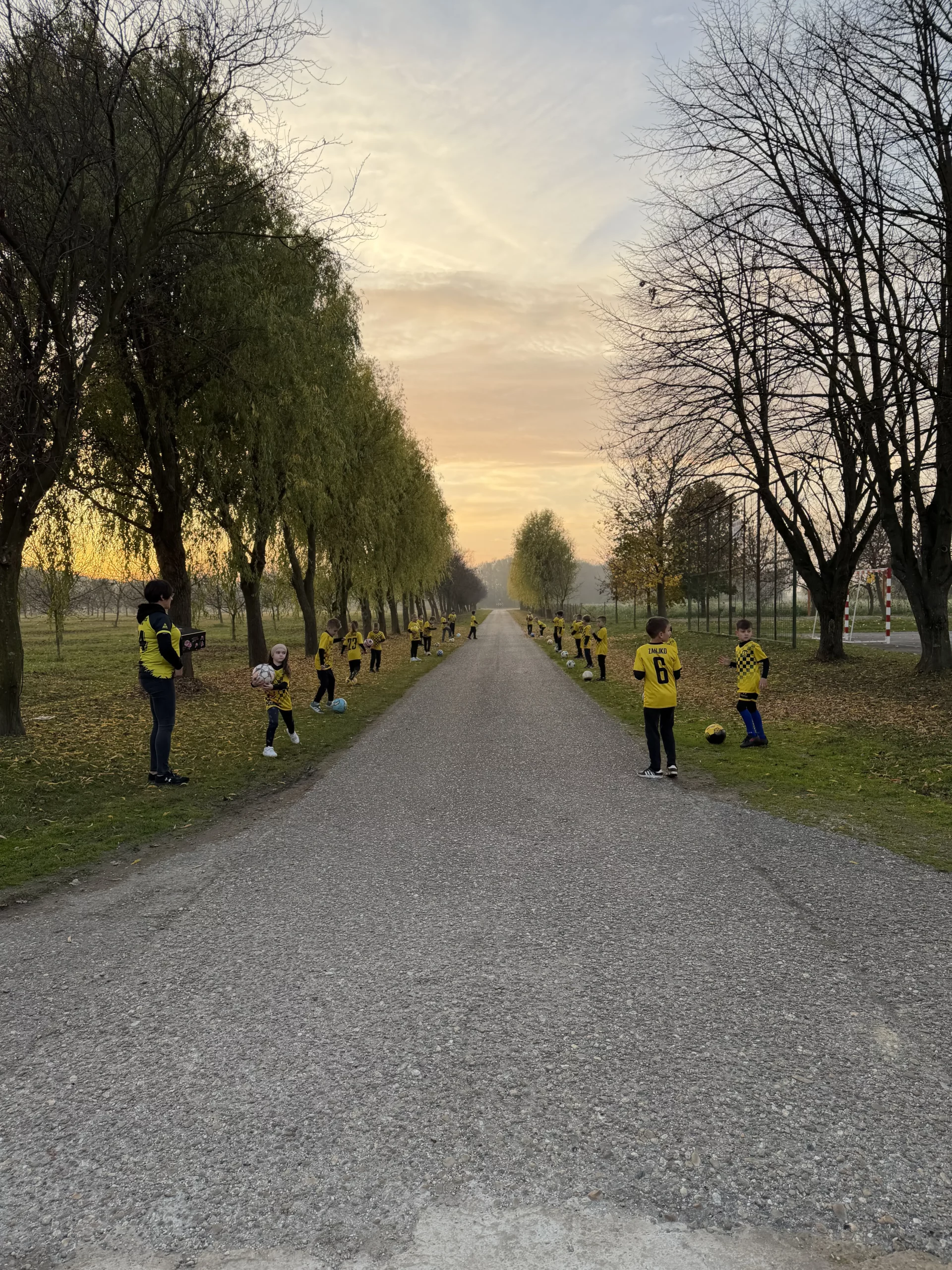 MALI ŽIBEKI IZNENADILI TRENERA FILIPA Dirljiv špalir (12)