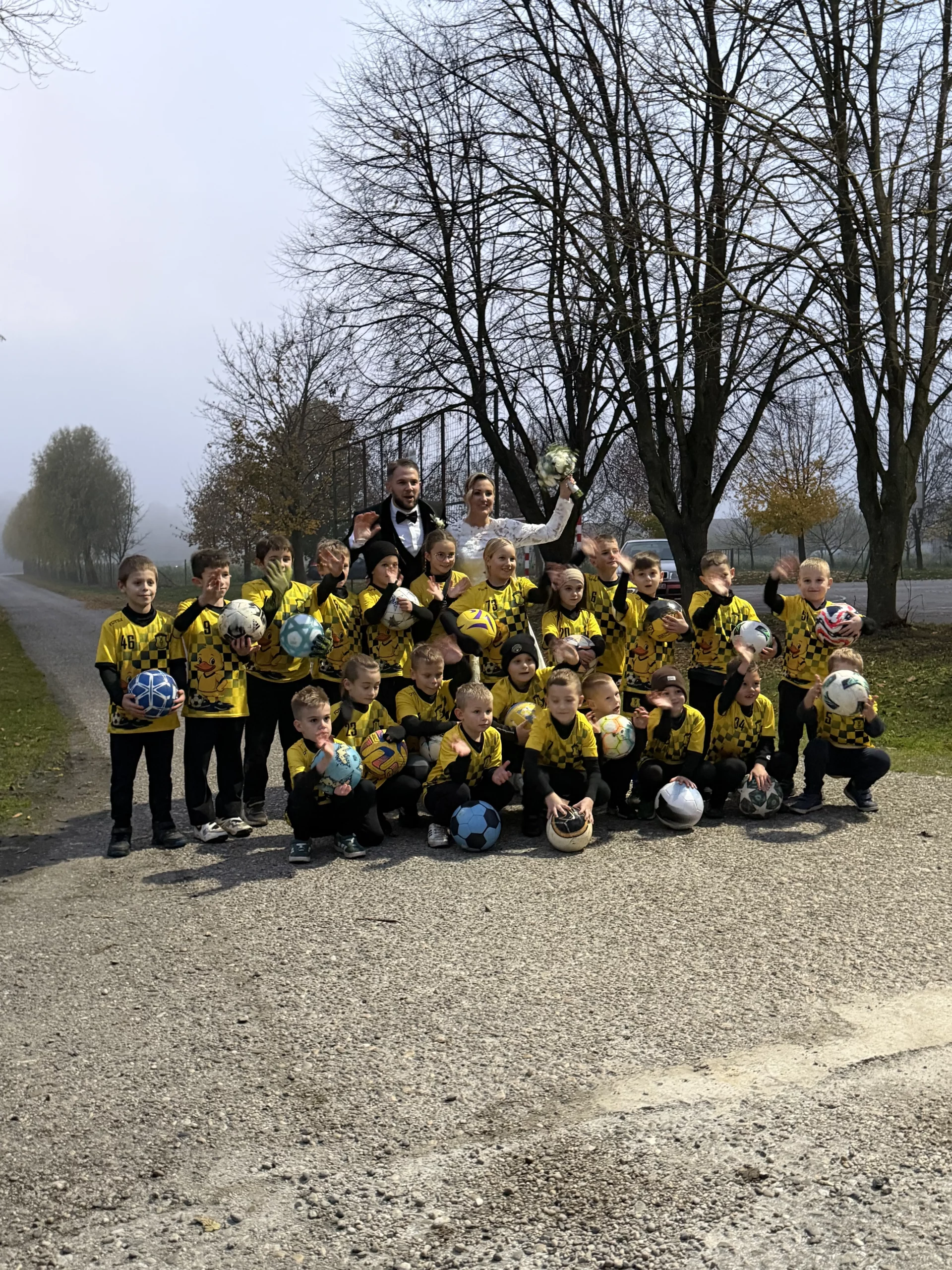 MALI ŽIBEKI IZNENADILI TRENERA FILIPA Dirljiv špalir (16)