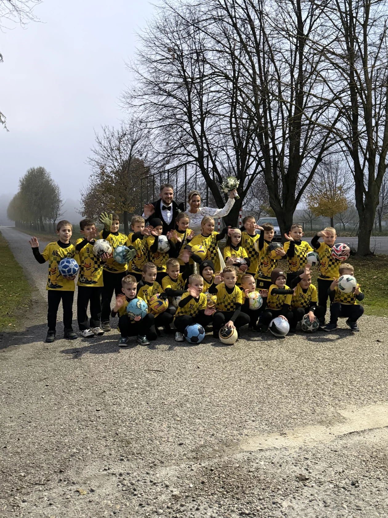 MALI ŽIBEKI IZNENADILI TRENERA FILIPA Dirljiv špalir (20) MALI ŽIBEKI IZNENADILI TRENERA FILIPA Dirljiv špalir (20)