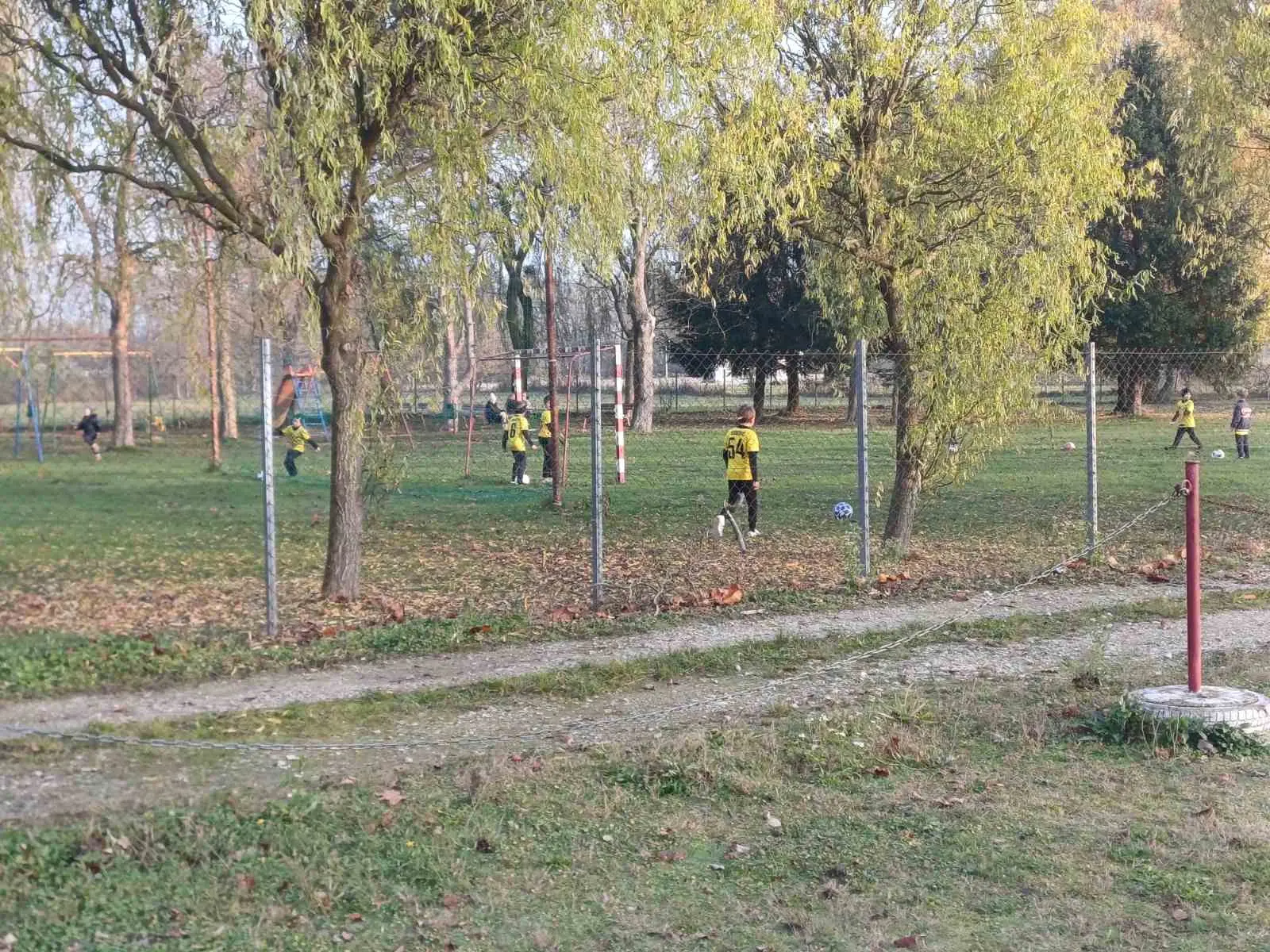 MALI ŽIBEKI IZNENADILI TRENERA FILIPA Dirljiv špalir (21)