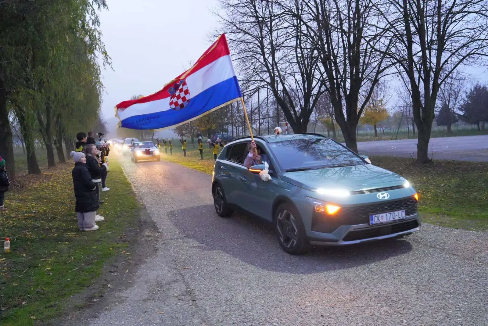 MALI ŽIBEKI IZNENADILI TRENERA FILIPA Dirljiv špalir (24)