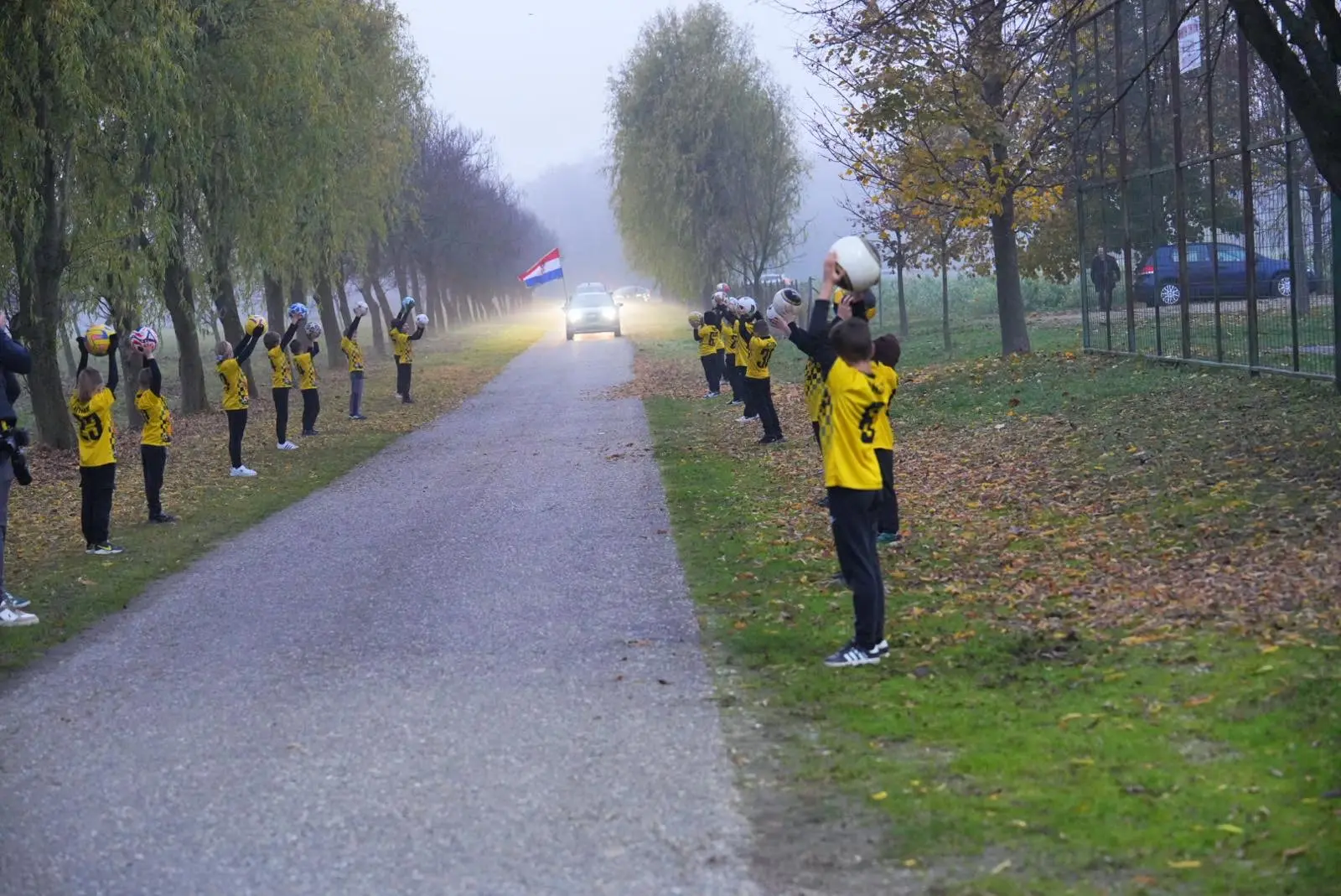 MALI ŽIBEKI IZNENADILI TRENERA FILIPA Dirljiv špalir (25)