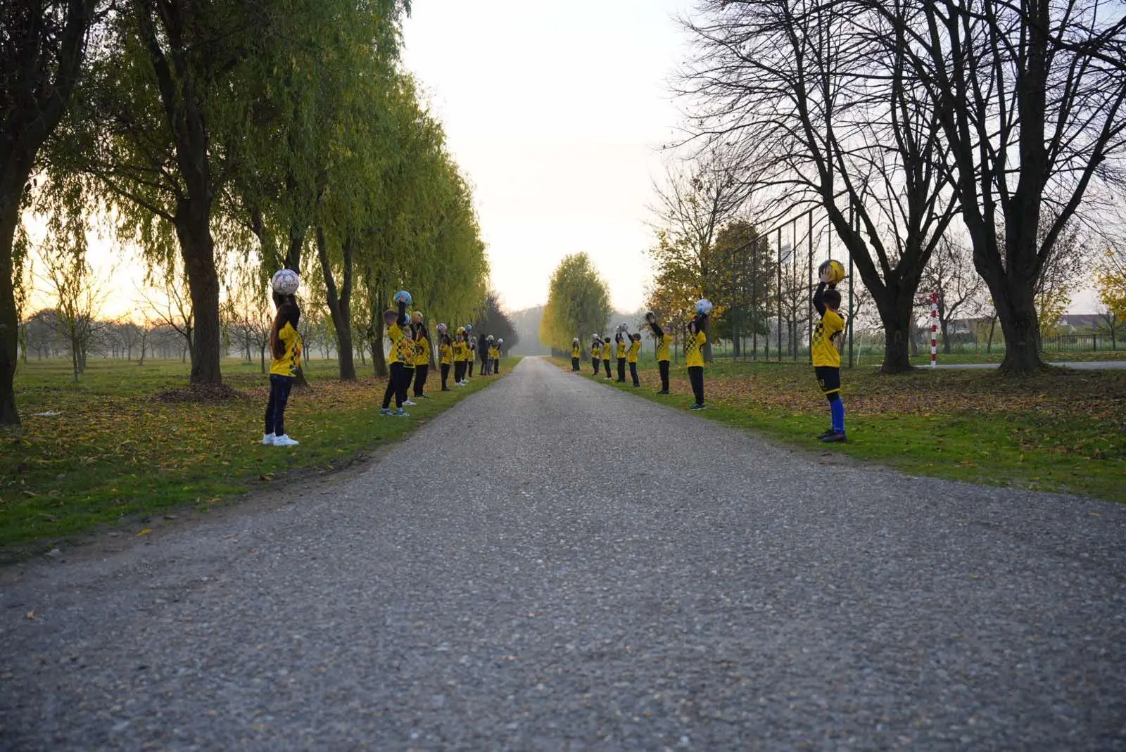 MALI ŽIBEKI IZNENADILI TRENERA FILIPA Dirljiv špalir (26)