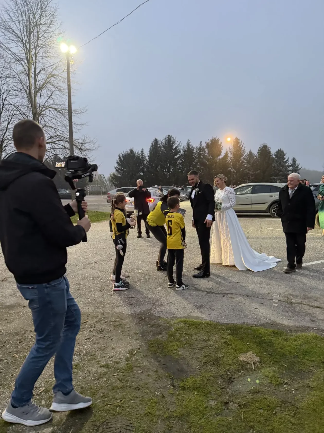 MALI ŽIBEKI IZNENADILI TRENERA FILIPA Dirljiv špalir (3) MALI ŽIBEKI IZNENADILI TRENERA FILIPA Dirljiv špalir (3)