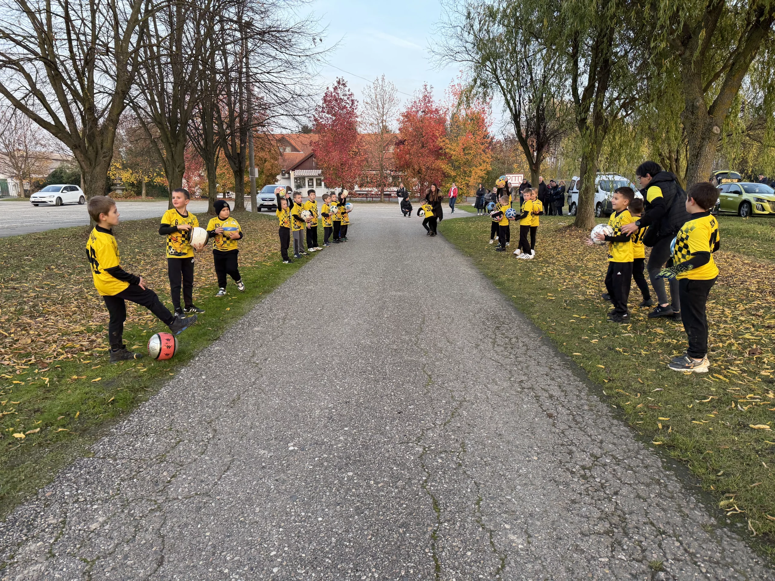 MALI ŽIBEKI IZNENADILI TRENERA FILIPA Dirljiv špalir (9)