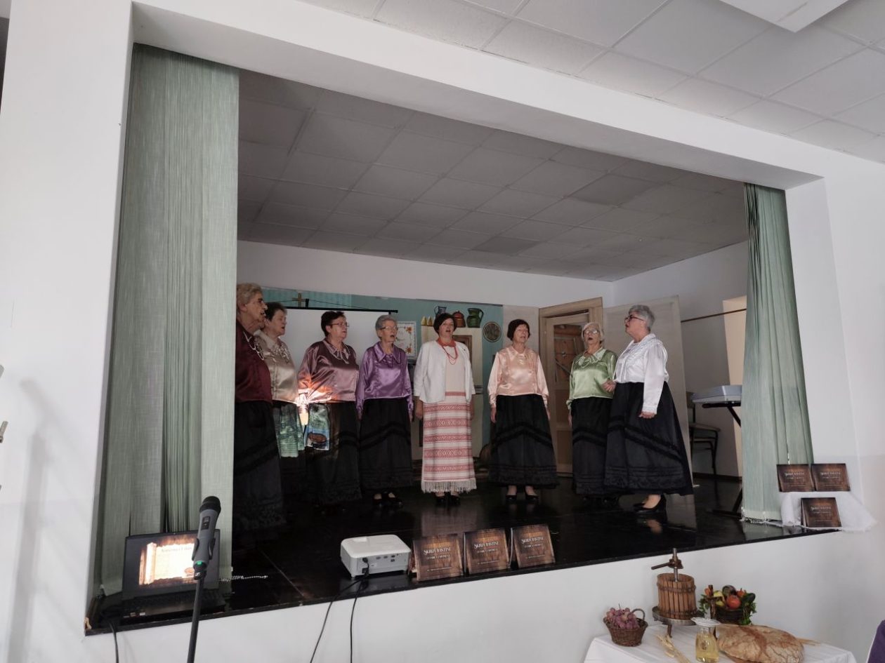 MAMIČINA ŠKRIJA U Gornjem Kraljevcu proslavljena uz novu knjigu baštine (14)