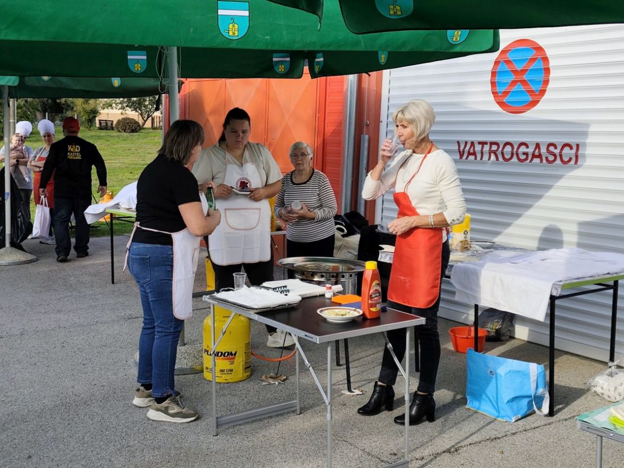 MAMIČINA ŠKRIJA U Gornjem Kraljevcu proslavljena uz novu knjigu baštine (18)